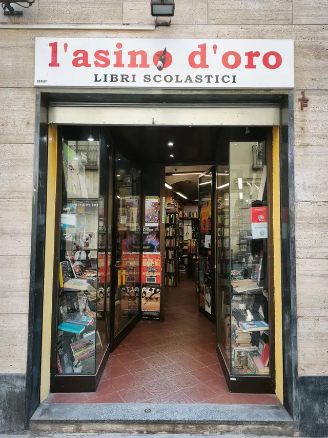 L'ingresso della Libreria Asino D'Oro in Via Carlo Alberto, nel centro di Torino