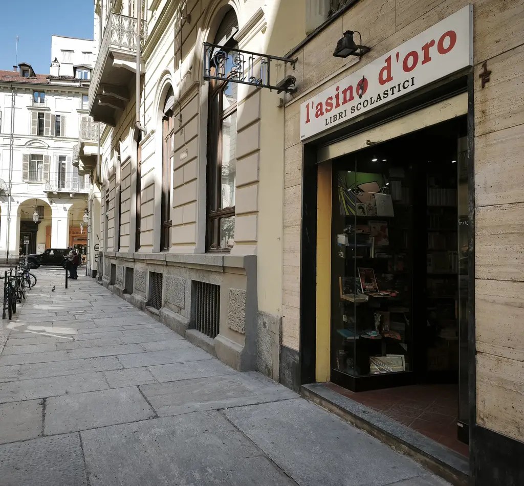 La Libreria Asino D'Oro in Via Carlo Alberto 1/f, a due passi da piazza Castello a Torino
